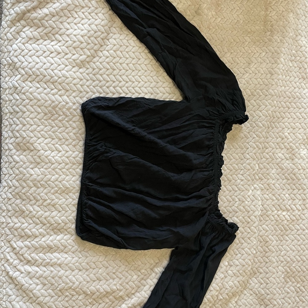 Brandy Melville off the shoulder top